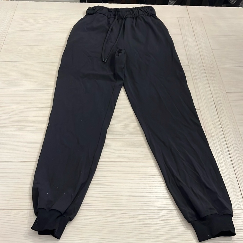 Lululemon black joggers size 2. EUC